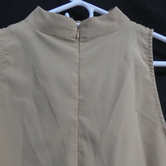 REVAMPED - Premium Collection | large | Sleeveless V-Neck Blouse | Choke Collar - Picture 9 of 13